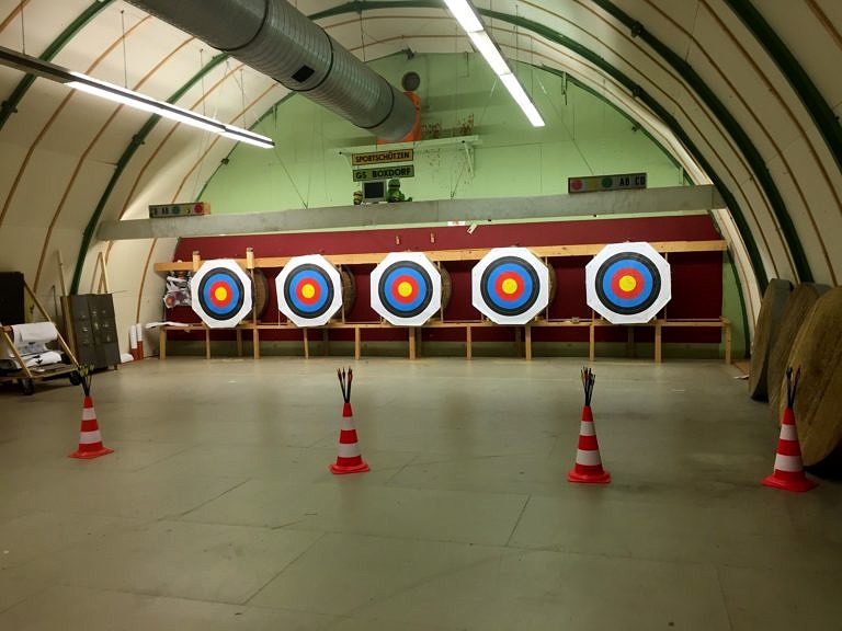 Alle ins Gold – Lehrstuhl Inf6 beim Bogenschießen